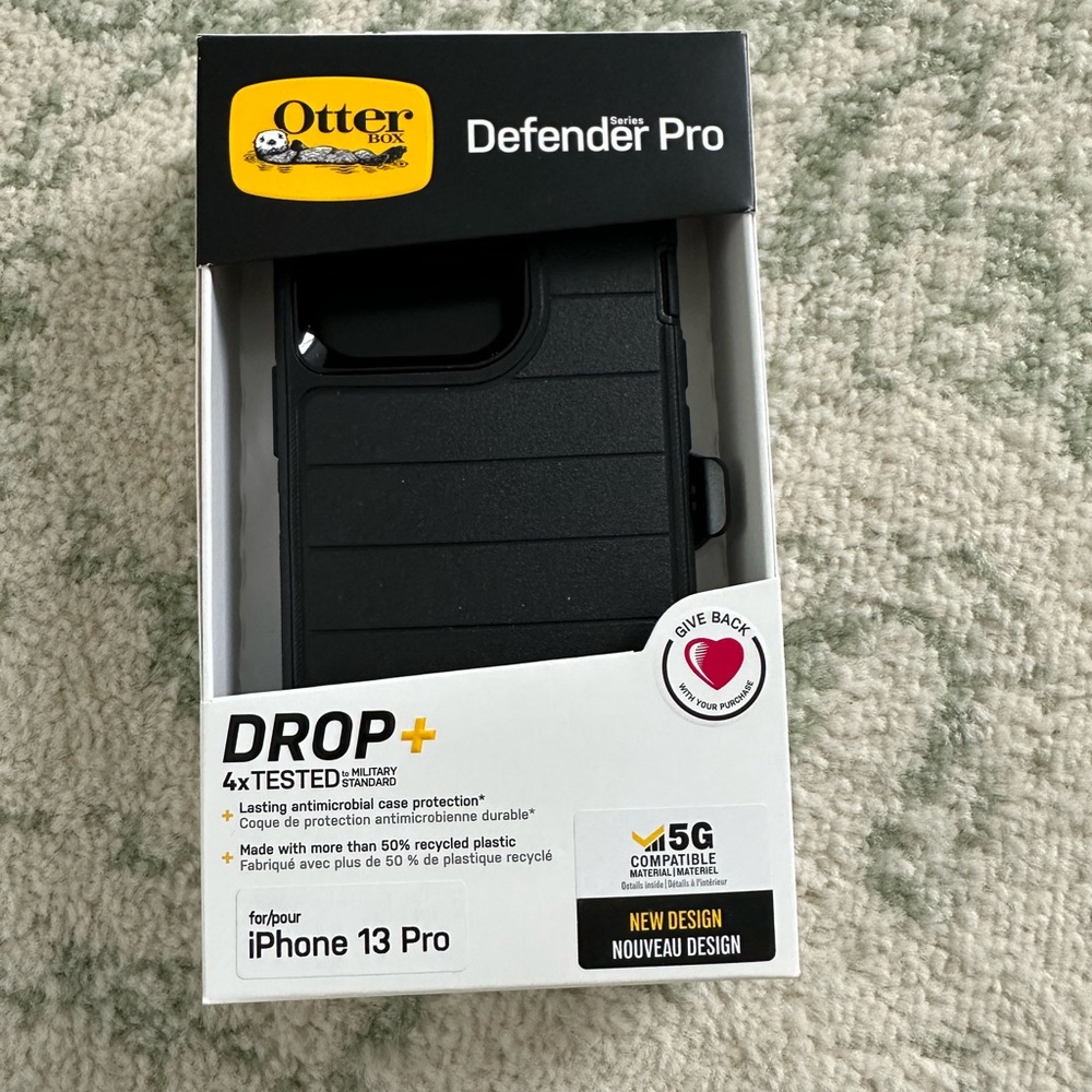 Otterbox Defender Series Pro iPhone 13 NIB